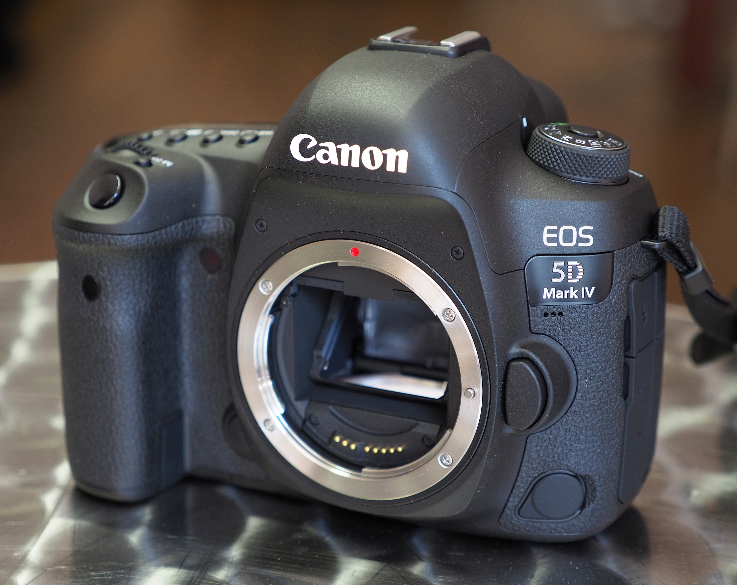 Cái Nhìn Đầu Tiên về các Tính Năng và Chức Năng của Canon EOS 5D Mark