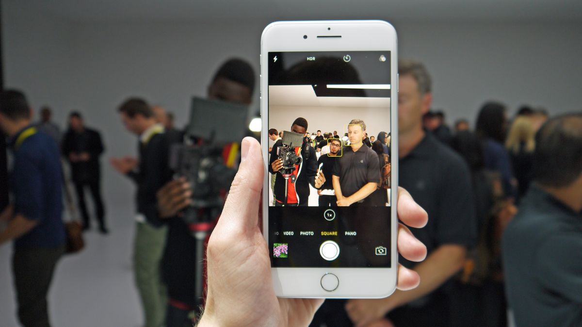 Mẹo hay giúp khắc phục camera trước iPhone 7 bị mờ