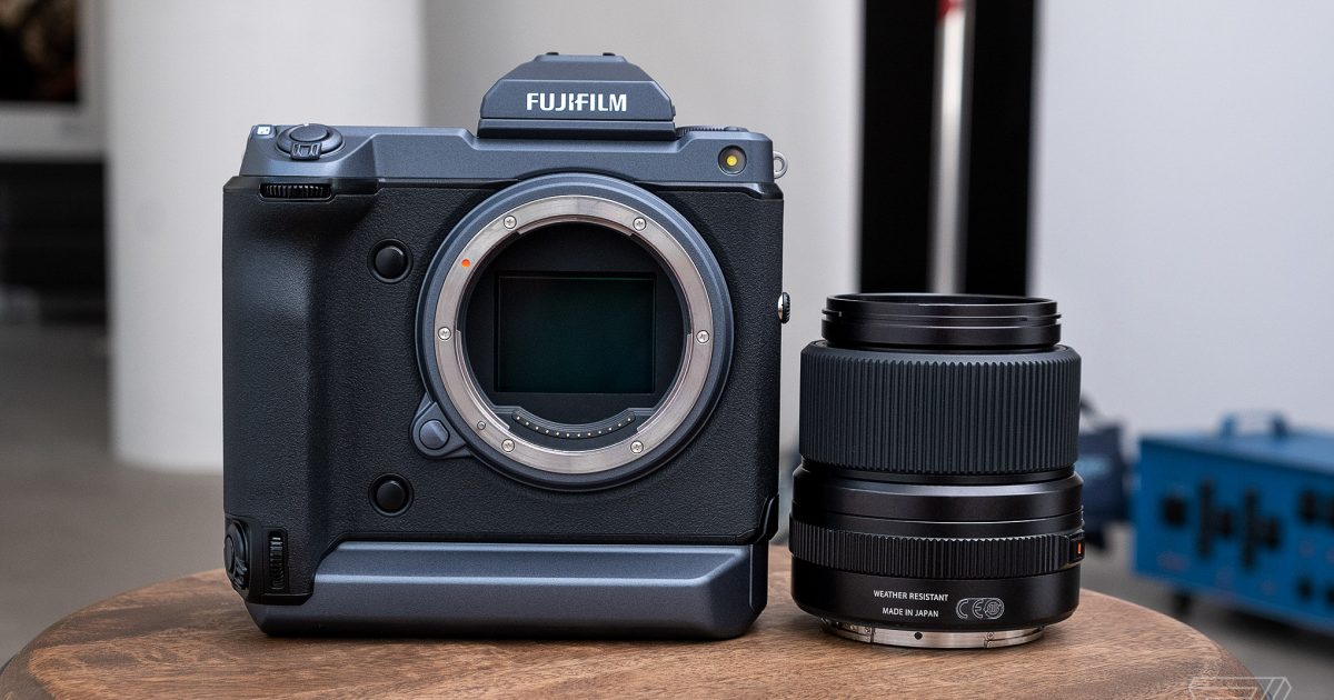 Fujifilm ra mắt máy ảnh GFX 100: Mirrorless medium format chụp nhanh với độ phân giải 102MP