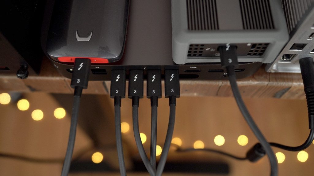 2018-mac-mini-four-thunderbolt-3-devices-connected
