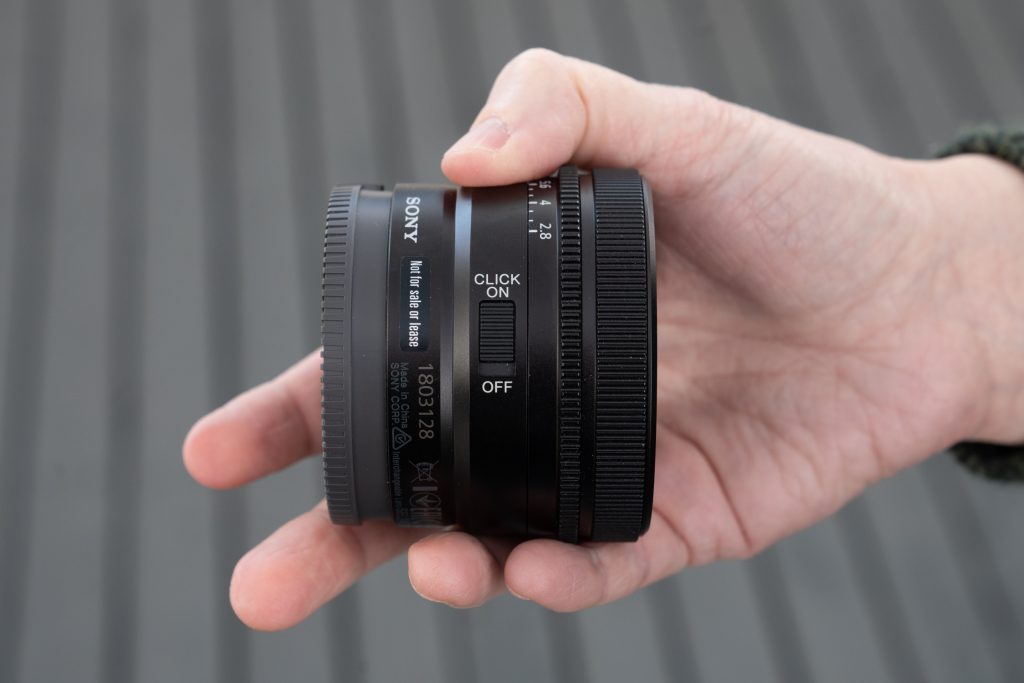 Sony_FE24mm_F2p8_G_click_switch