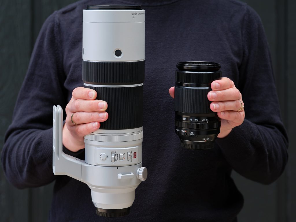 So sánh kích thước ống kính zoom mới 150-600mm F5.6-8 với ống 55-200mm F3.5-4.8 R LM OIS.