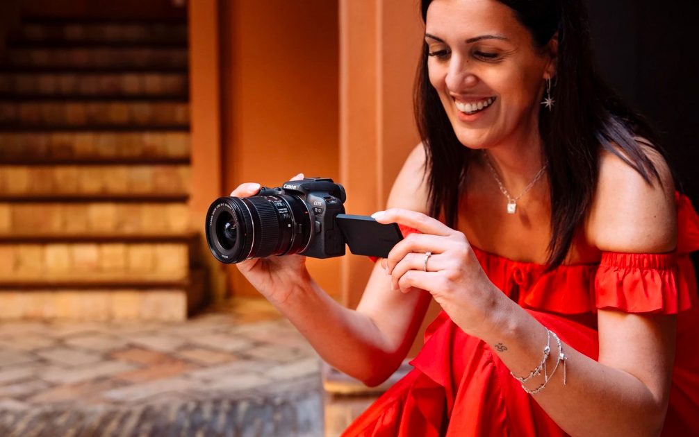 Máy ảnh Canon EOS R10 4K đem lại cho bạn khả năng chụp ảnh và quay phim với độ phân giải 4K, tạo ra những bức ảnh và video đẹp mắt và sắc nét nhất. Hãy cùng khám phá những tính năng tuyệt vời của máy ảnh Canon EOS R10 4K.