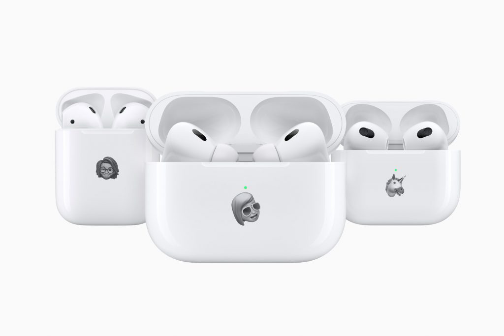 AirPods 2 (trái), AirPods Pro 2 (giữa) và AirPods 3 (phải). Ảnh: Apple 