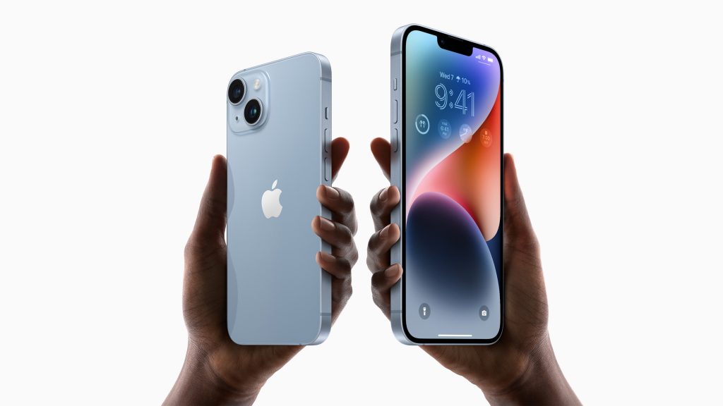 iPhone 14 (left) and iPhone 14 Plus (right). Ảnh: Apple 