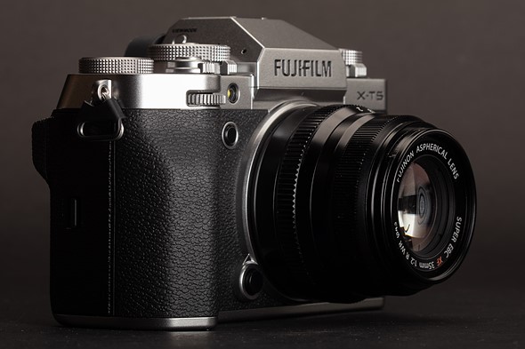 Fujifilm_X-T5_new_grip