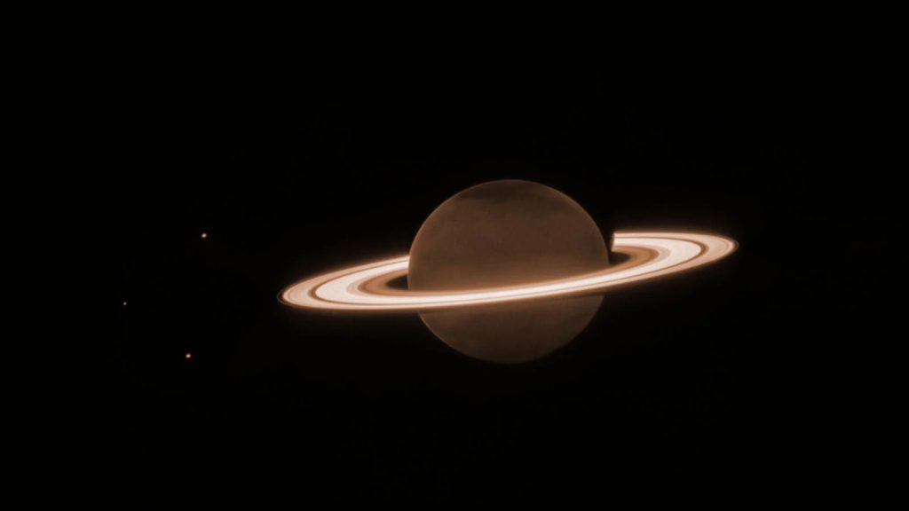 Sao Thổ được nhìn thấy bởi NIRCam. | Credit: NASA, ESA, CSA, Matthew Tiscareno (Viện SETI), Matthew Hedman (Đại học Idaho), Maryame El Moutamid (Đại học Cornell), Mark Showalter (Viện SETI), Leigh Fletcher (Đại học Leicester), Heidi Hammel (AURA). Xử lý hình ảnh bởi Joseph DePasquale.