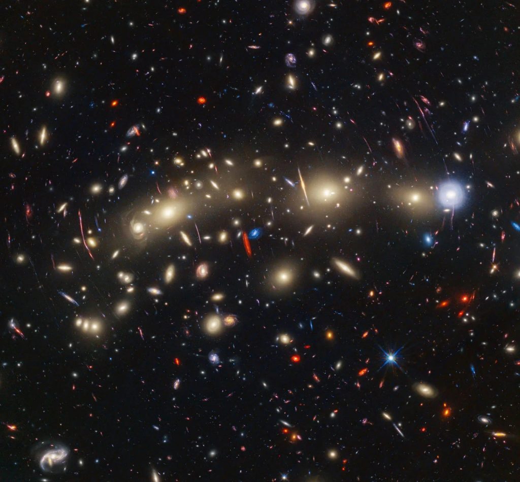 Cụm thiên hà MACS0416 (ảnh kết hợp của Hubble và Webb) | Credit: NASA, ESA, CSA, STScI, J. Diego (Viện Vật lý Cantabria, Tây Ban Nha), J. D’Silva (Đại học Tây Úc), A. Koekemoer (STScI), J. Summers & R. Windhorst (ASU), và H. Yan (Đại học Missouri)