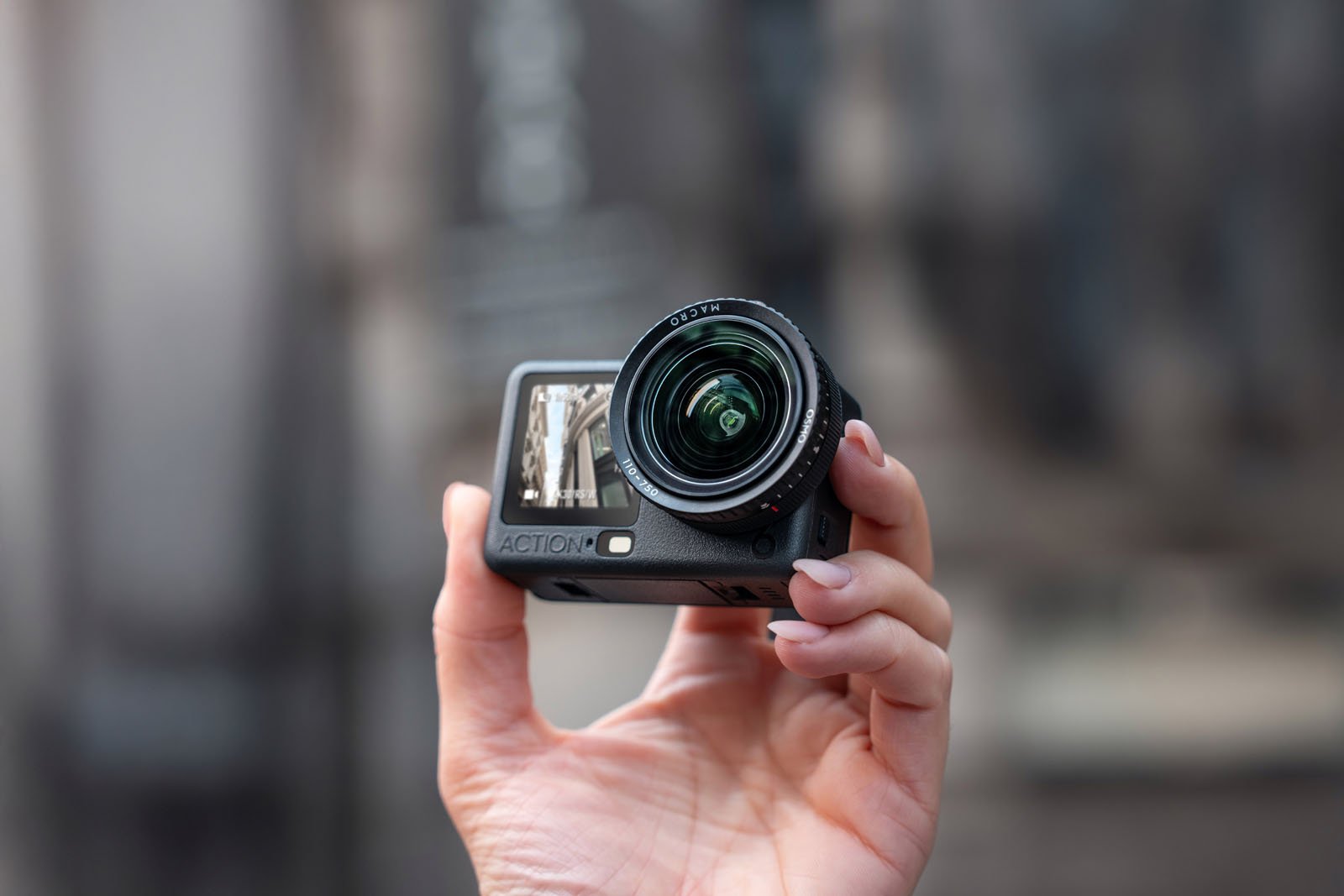 Osmo Action 6 có tùy chọn ống kính Macro giúp giảm khoảng cách lấy nét gần. | Ảnh: DJI