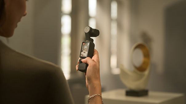 OSMO-Pocket-4_Vlogging_portrait-locked1