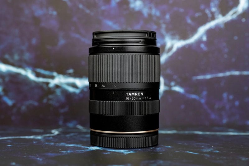 Tamron mang đến diện mạo mới cho các dòng ống kính của mình, và mẫu 16-50mm f/2.8 A trông thực sự nổi bật. | Ảnh: PetaPixel