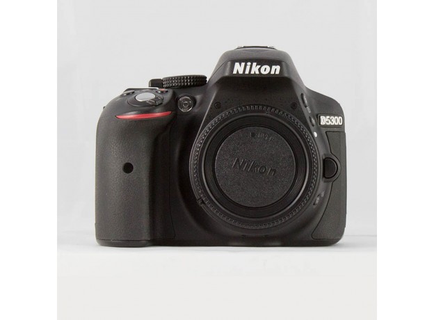 Nikon D5300 - Likenew