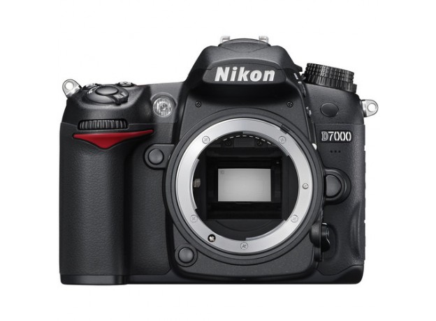 Nikon D7000 - Likenew