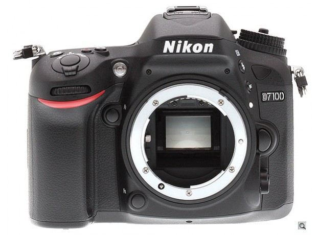 Nikon D7100 - Likenew